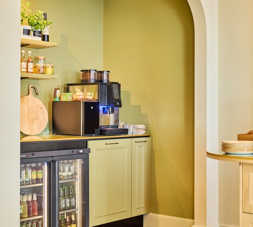 Huiskamerlounge van ARQ Paleis Hotel, exclusief af te huren groepsaccommodatie Den Haag